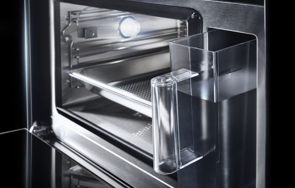 A close-up of the JennAir JJW6024HL steam oven